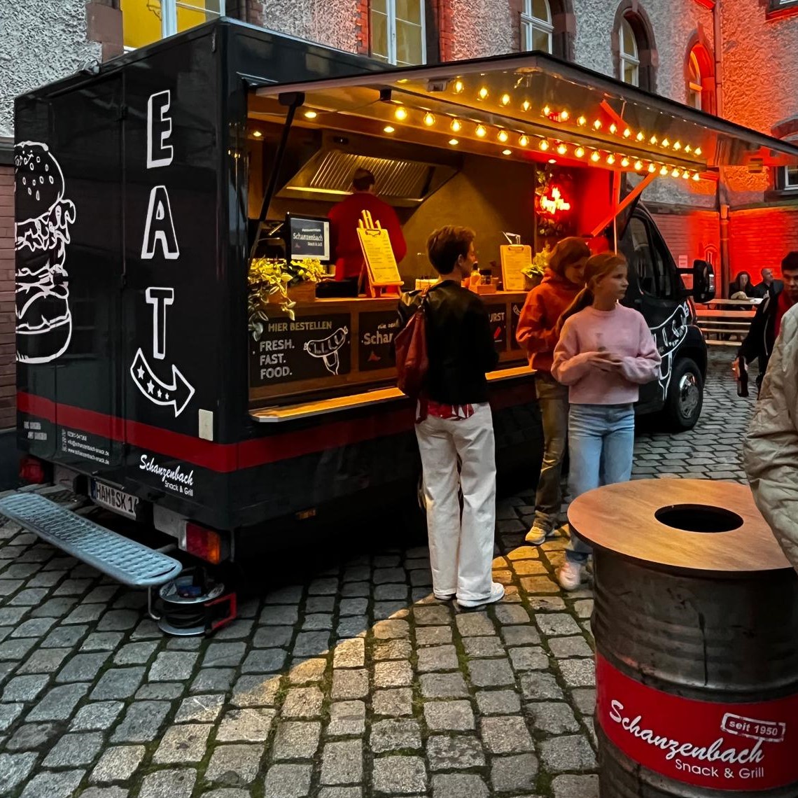 Bild eines normalen, geöffneten Foodtruck